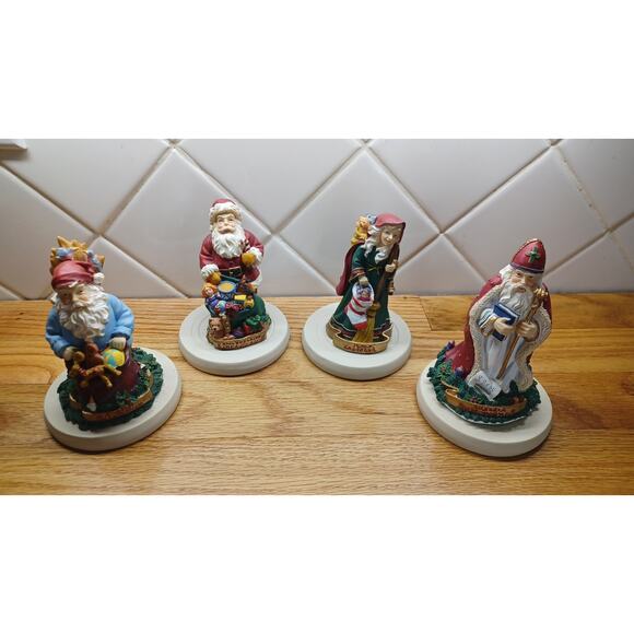 Ellie’s Kitchen Christmas Cookie Press 4 pc Santas Of The World W/ Certificates - Picture 2 of 16